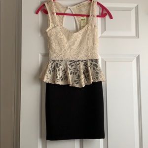 Cream/Black Lace Peplum Dress SZ xs